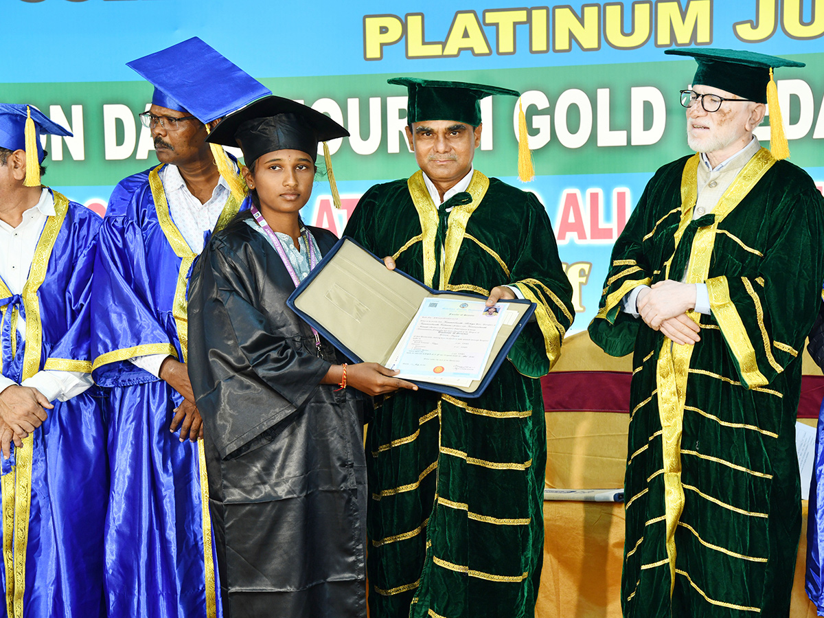 Nagarjuna_20Government_20College_20First_20Convocation_20At_20Nalgonda__20_2820_29.jpg 19