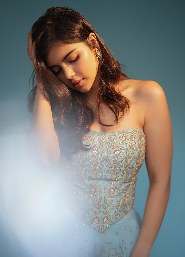 Actress_20Kalyani_20Priyadarshan_20Offer_20Ranveer_20Singh_20New_20Movie__20_2810_29.jpg 10