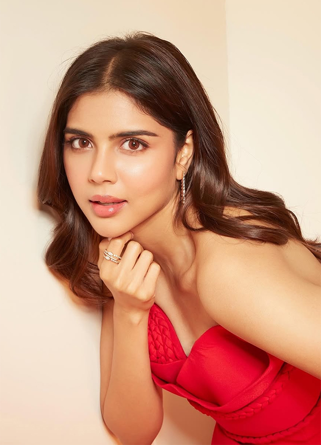 Actress_20Kalyani_20Priyadarshan_20Offer_20Ranveer_20Singh_20New_20Movie__20_2811_29.jpg 11