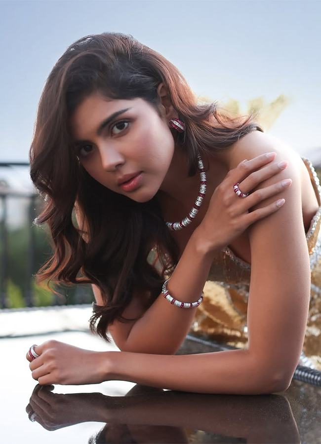 Actress_20Kalyani_20Priyadarshan_20Offer_20Ranveer_20Singh_20New_20Movie__20_284_29.jpg 4