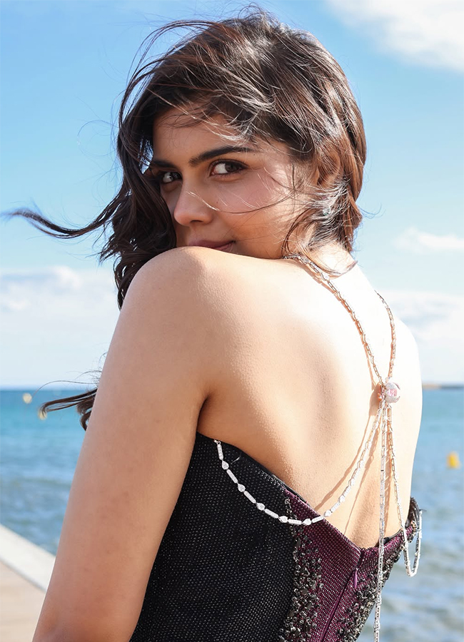 Actress_20Kalyani_20Priyadarshan_20Offer_20Ranveer_20Singh_20New_20Movie__20_286_29.jpg 6