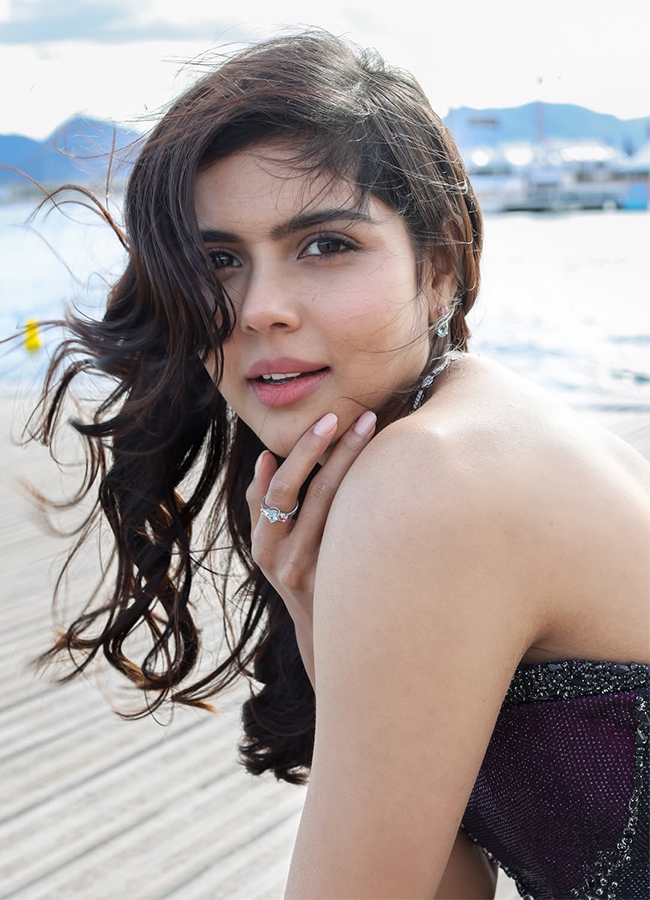 Actress_20Kalyani_20Priyadarshan_20Offer_20Ranveer_20Singh_20New_20Movie__20_288_29.jpg 8