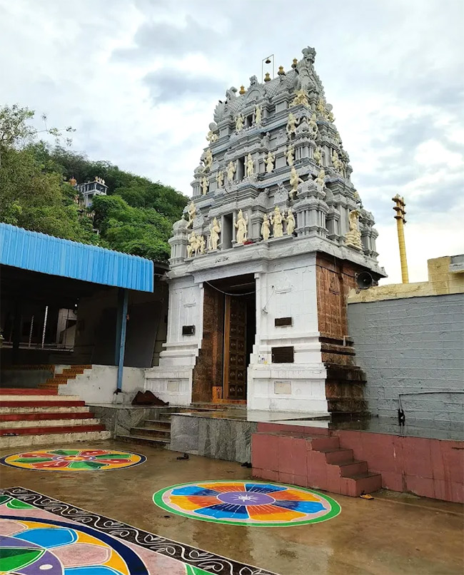Devotional_20_20Upamaka_20Sri_20Venkateswara_20Swamy_20Temple_20HD_20Photos__20_2819_29.jpg 19