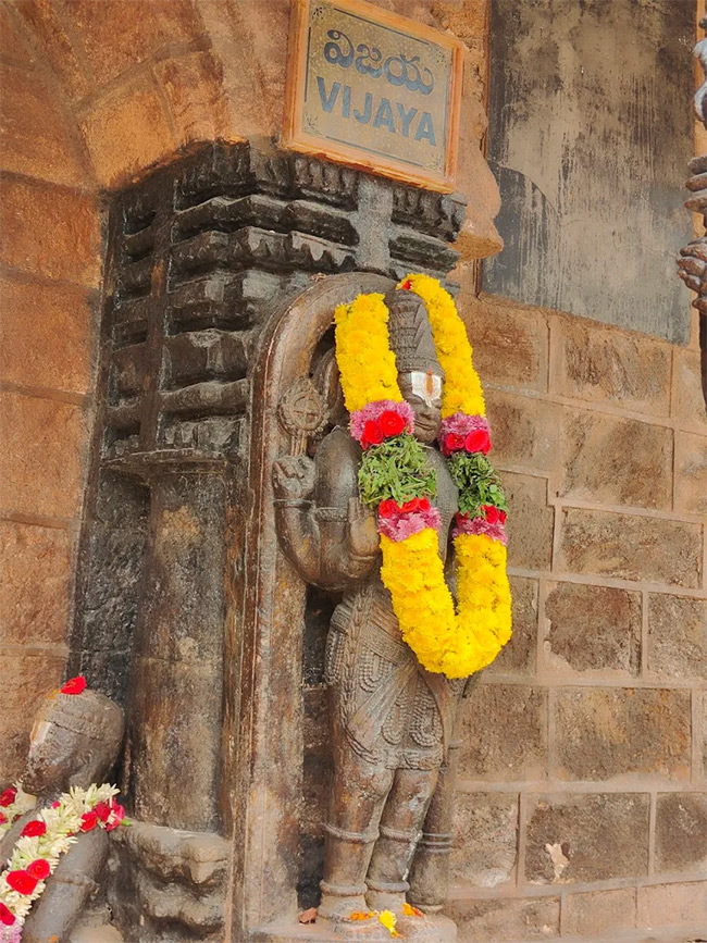 Devotional_20_20Upamaka_20Sri_20Venkateswara_20Swamy_20Temple_20HD_20Photos__20_2821_29.jpg 21
