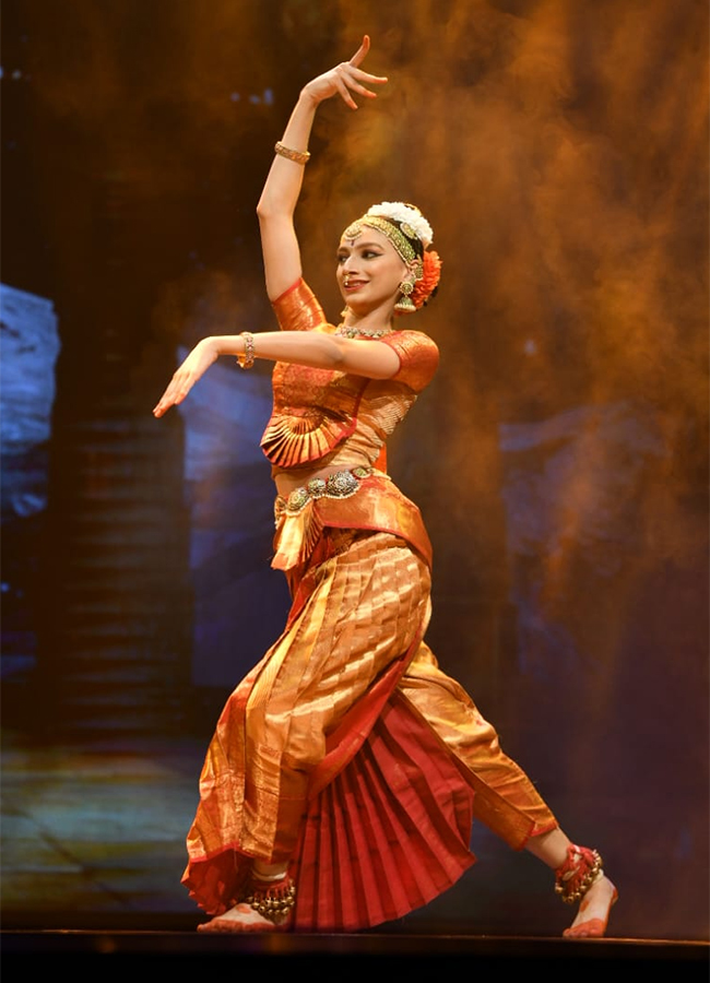 Dhanya_20Prasad_20Kuchipudi_20performance_20at_20Shilpakala_20Vedika__20_2810_29.jpg 10