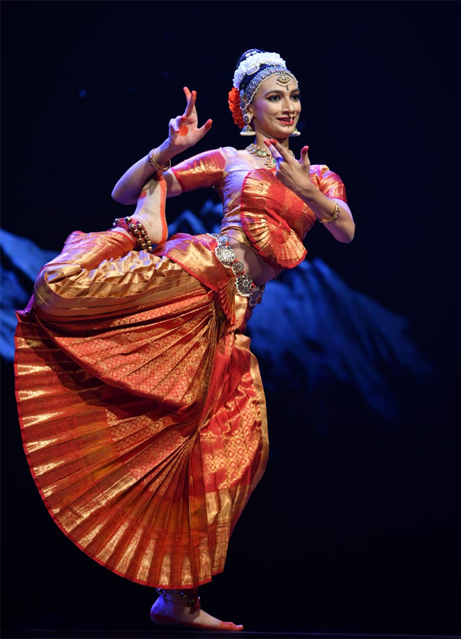Dhanya_20Prasad_20Kuchipudi_20performance_20at_20Shilpakala_20Vedika__20_2812_29.jpg 12