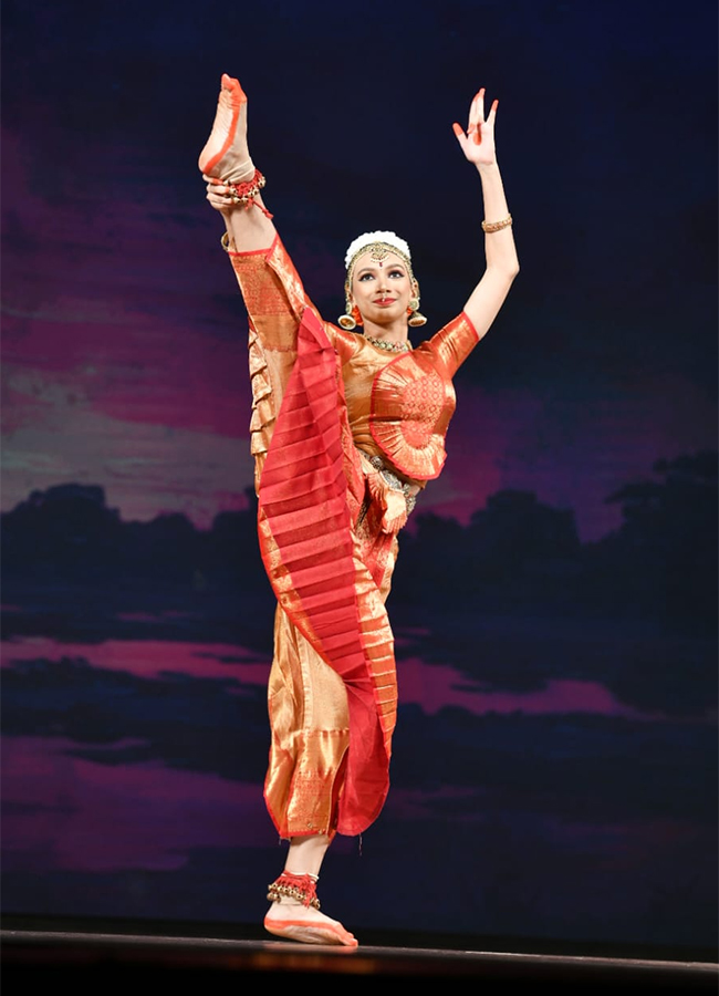 Dhanya_20Prasad_20Kuchipudi_20performance_20at_20Shilpakala_20Vedika__20_2813_29.jpg 13