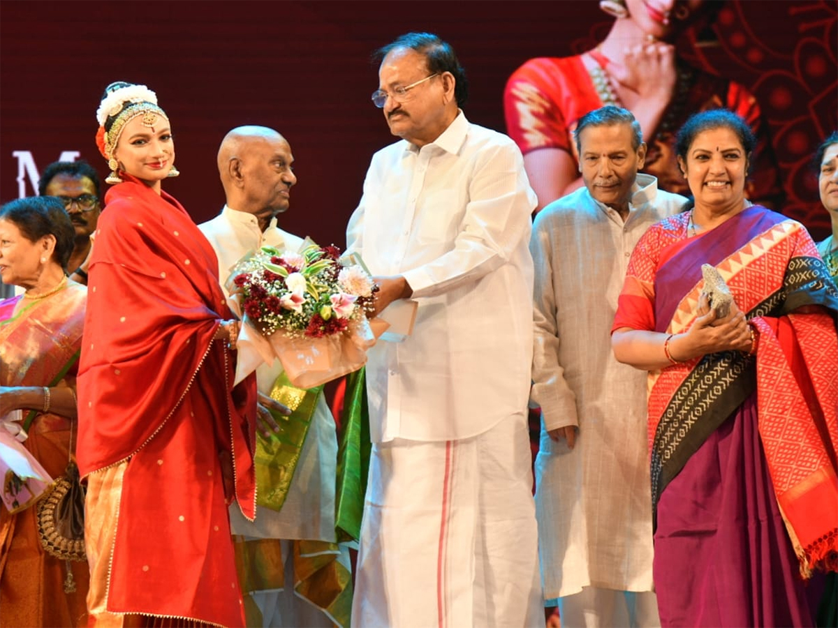 Dhanya_20Prasad_20Kuchipudi_20performance_20at_20Shilpakala_20Vedika__20_2815_29.jpg 15