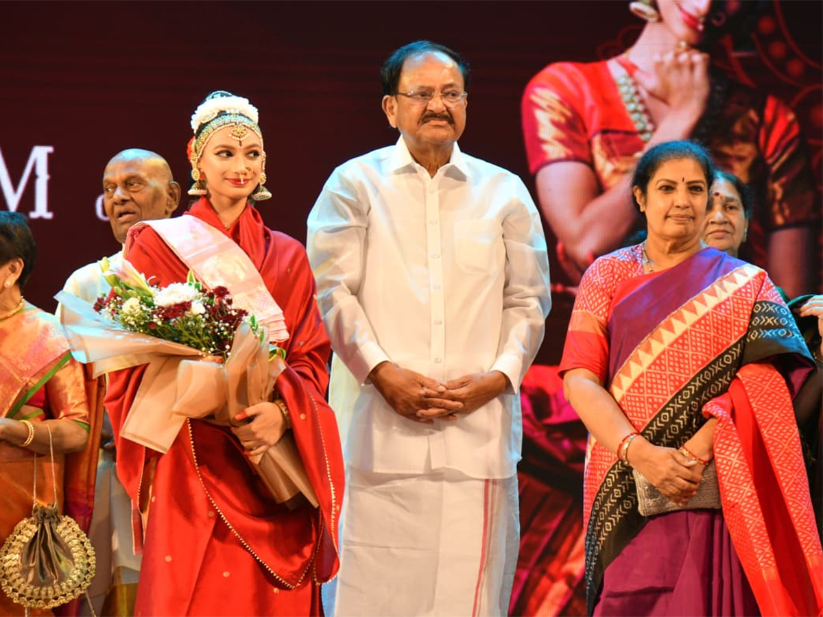 Dhanya_20Prasad_20Kuchipudi_20performance_20at_20Shilpakala_20Vedika__20_2817_29.jpg 17