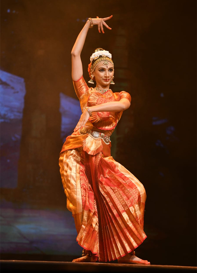 Dhanya_20Prasad_20Kuchipudi_20performance_20at_20Shilpakala_20Vedika__20_288_29.jpg 8