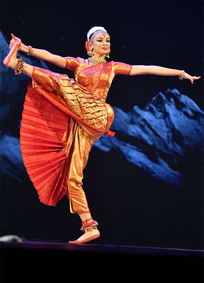 Dhanya_20Prasad_20Kuchipudi_20performance_20at_20Shilpakala_20Vedika__20_289_29.jpg 9