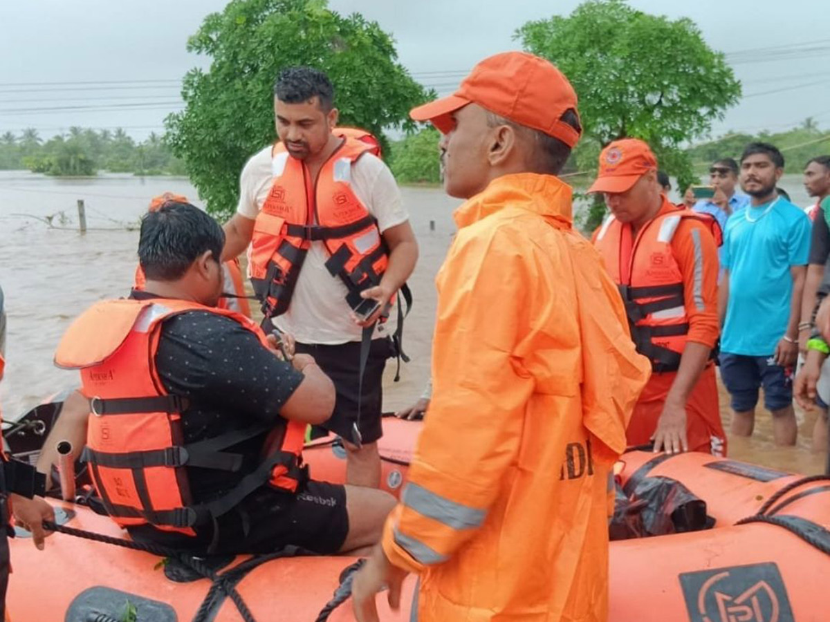 Rain_20havoc_20continues_20in_20South_20Gujarat_20Viral_20Photos__20_2810_29.jpg 10