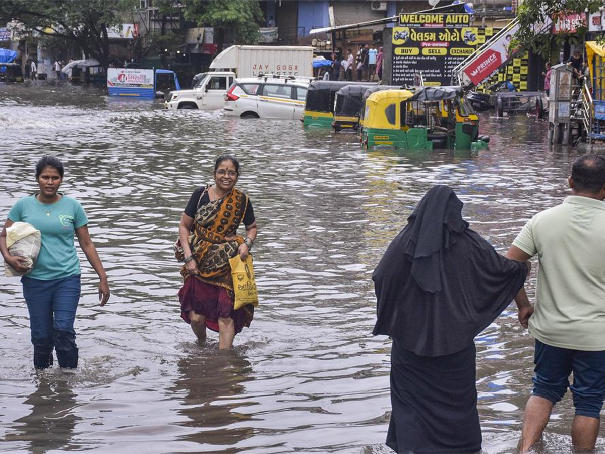 Rain_20havoc_20continues_20in_20South_20Gujarat_20Viral_20Photos__20_2813_29.jpg 13
