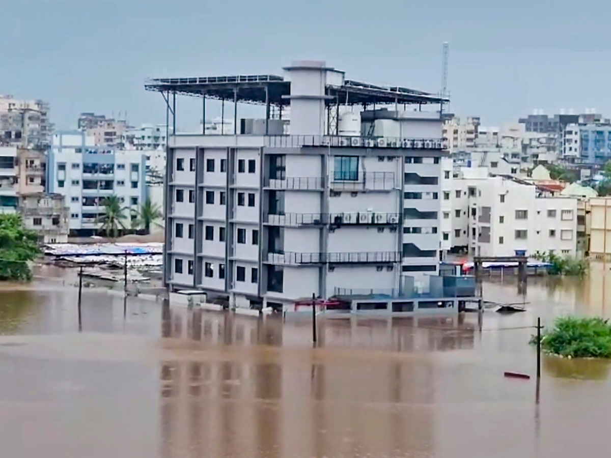 Rain_20havoc_20continues_20in_20South_20Gujarat_20Viral_20Photos__20_283_29.jpg 3
