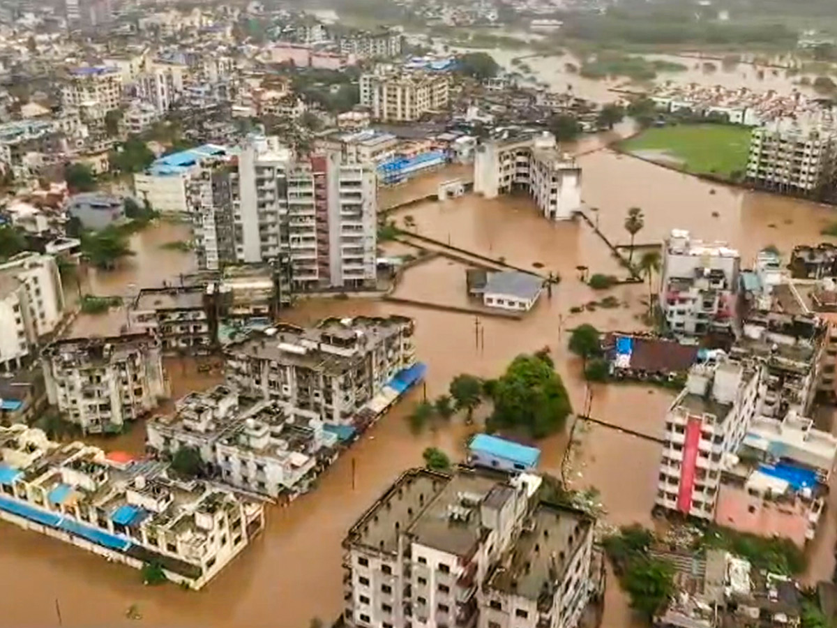 Rain_20havoc_20continues_20in_20South_20Gujarat_20Viral_20Photos__20_284_29.jpg 4