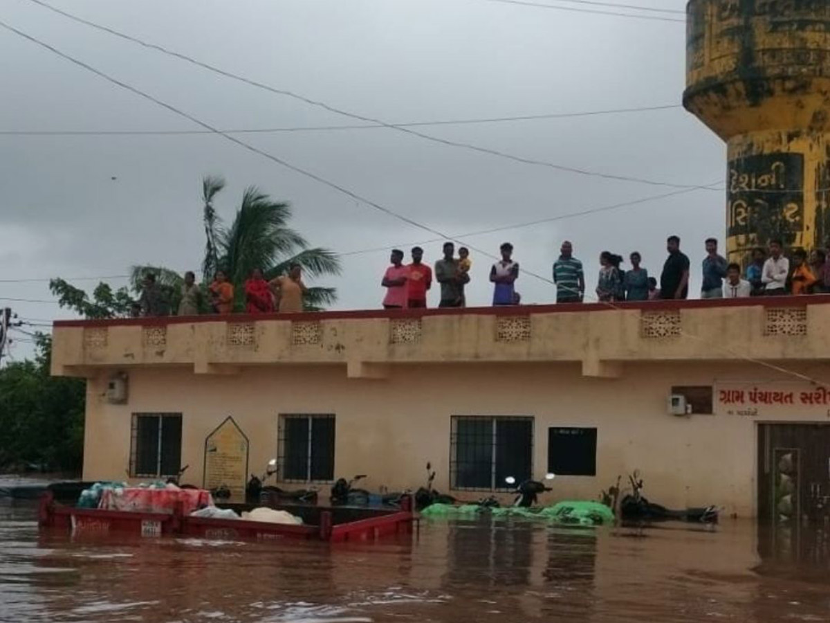 Rain_20havoc_20continues_20in_20South_20Gujarat_20Viral_20Photos__20_287_29.jpg 7