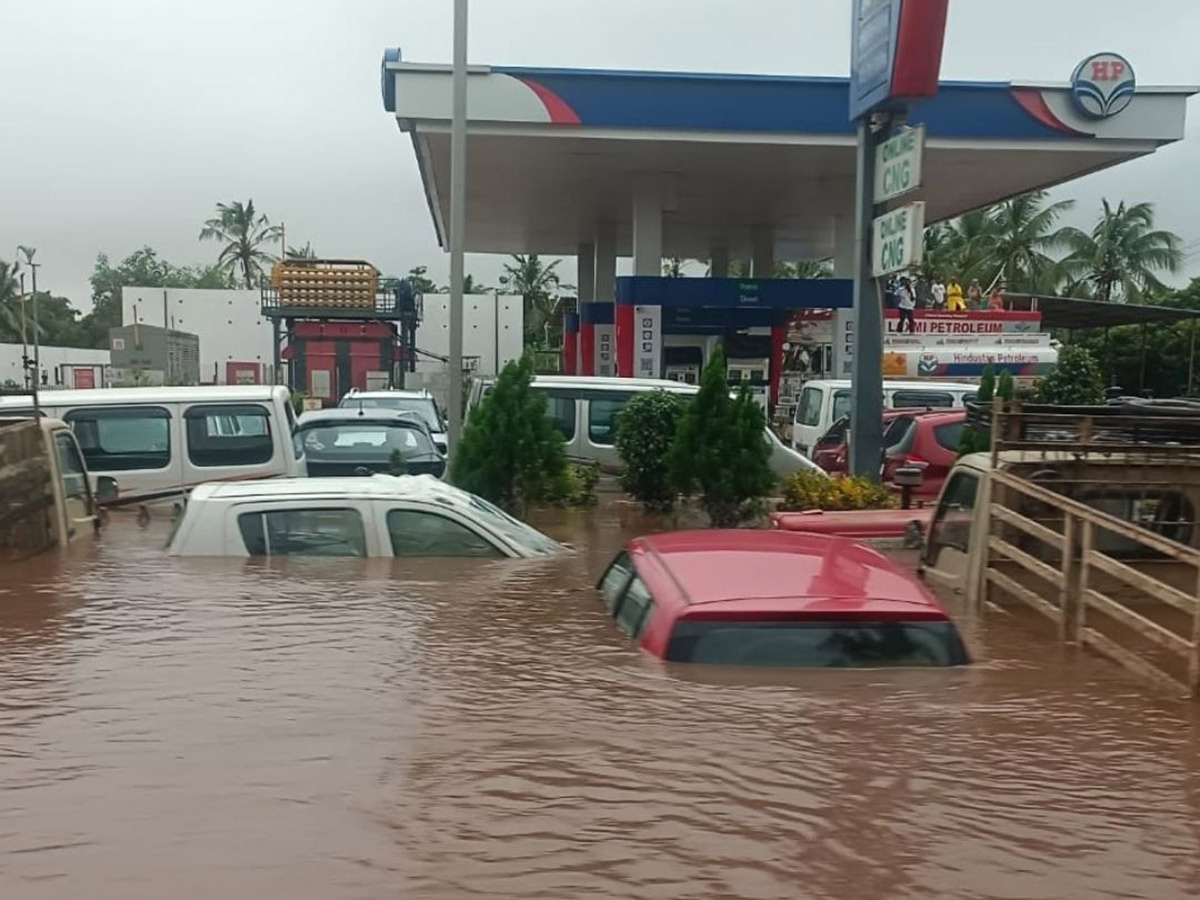 Rain_20havoc_20continues_20in_20South_20Gujarat_20Viral_20Photos__20_289_29.jpg 9