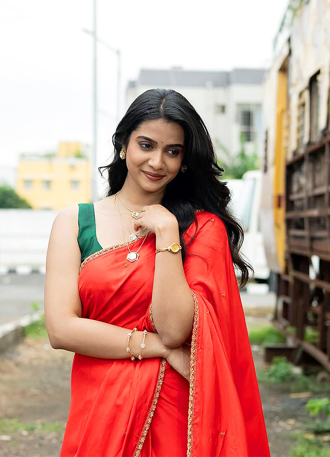 Sri_20Gouri_20Priya_20_2813_29.jpg 13