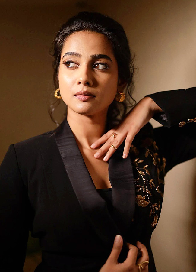 Sri_20Gouri_20Priya_20_2817_29.jpg 17
