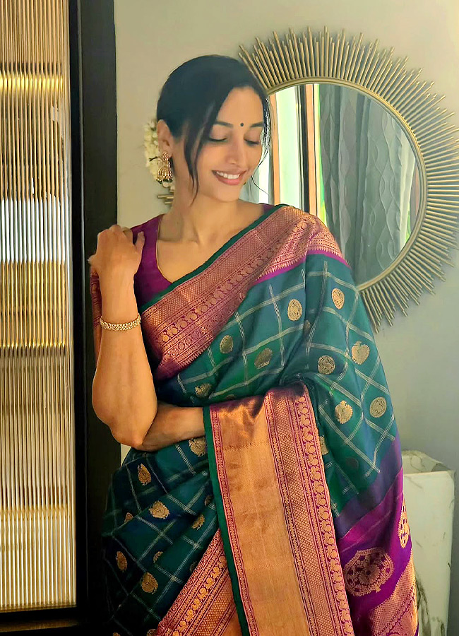 Srinidhi_20Shetty_20_2810_29.jpg 10