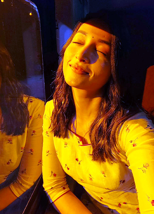 Srinidhi_20Shetty_20_2813_29.jpg 13