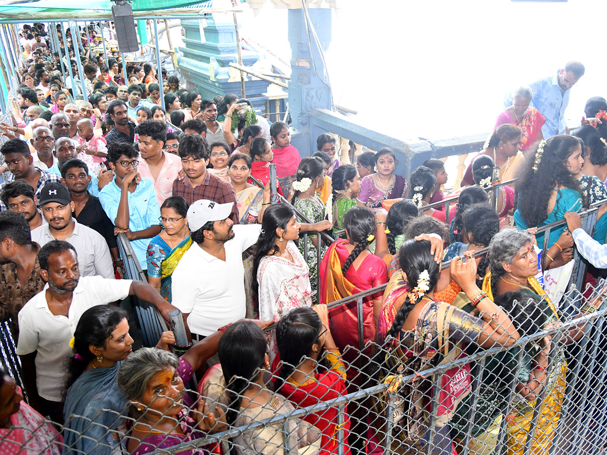 Vijayawada_20Grandeur_20Ashadam_20Sare_20At_20Indrakeeladri_20Temple__20_2811_29.jpg 11