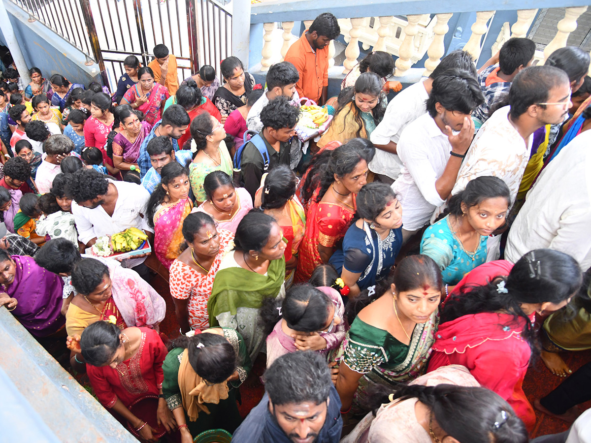 Vijayawada_20Grandeur_20Ashadam_20Sare_20At_20Indrakeeladri_20Temple__20_2813_29.jpg 13
