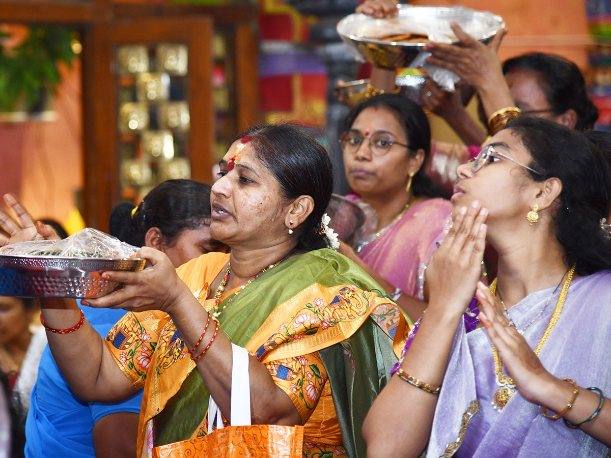 Vijayawada_20Grandeur_20Ashadam_20Sare_20At_20Indrakeeladri_20Temple__20_2819_29.jpg 19