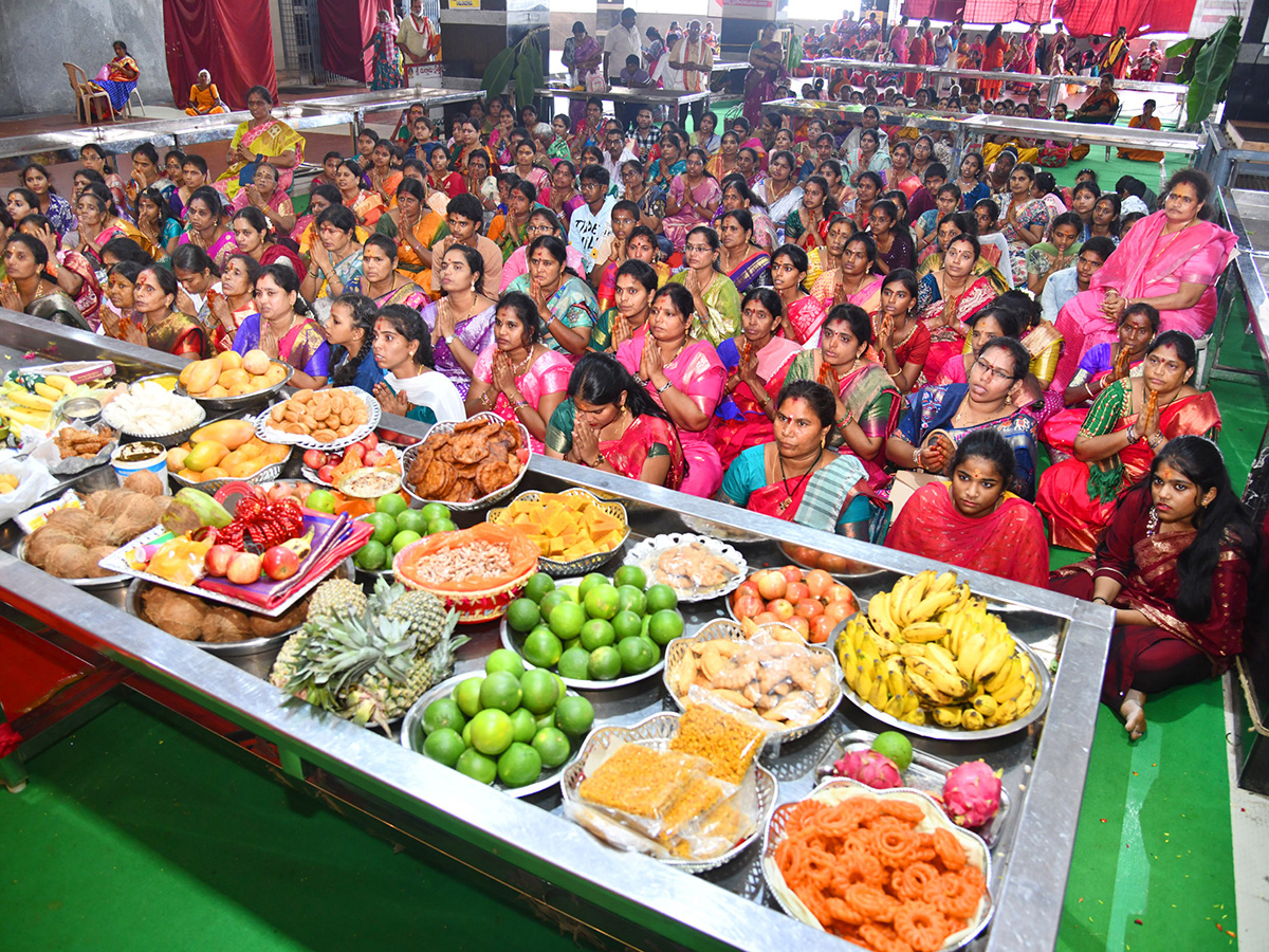 Vijayawada_20Grandeur_20Ashadam_20Sare_20At_20Indrakeeladri_20Temple__20_2820_29.jpg 20