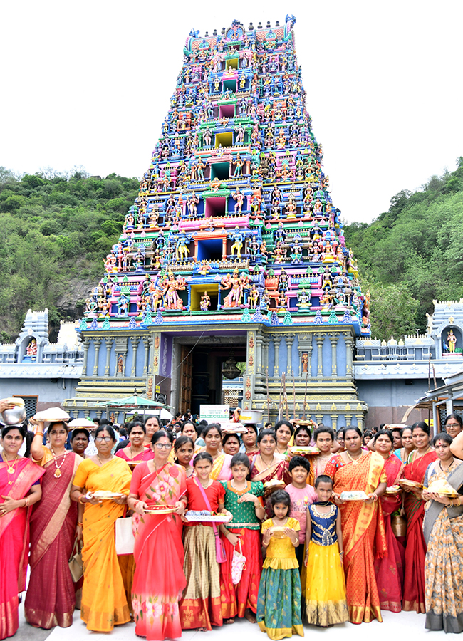 Vijayawada_20Grandeur_20Ashadam_20Sare_20At_20Indrakeeladri_20Temple__20_2825_29.jpg 25