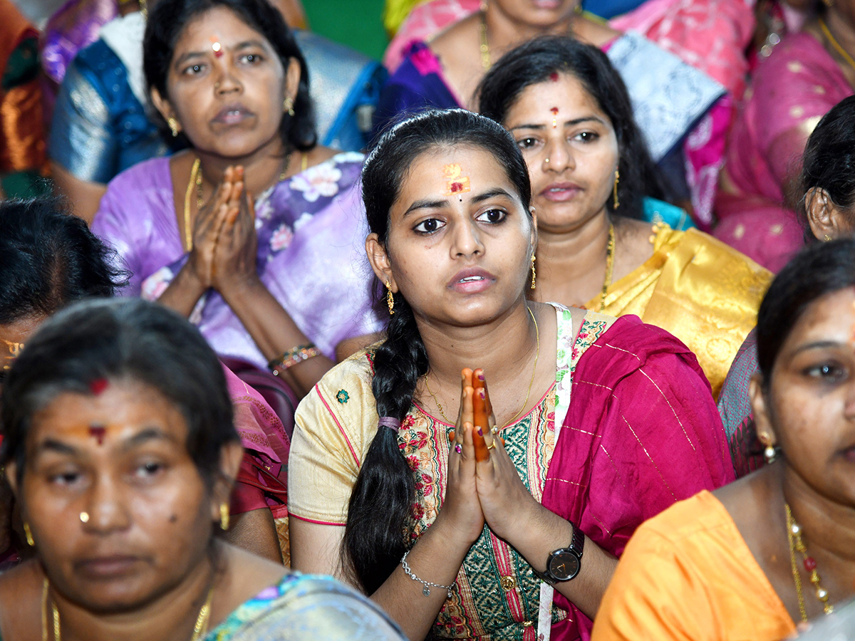 Vijayawada_20Grandeur_20Ashadam_20Sare_20At_20Indrakeeladri_20Temple__20_2827_29.jpg 27