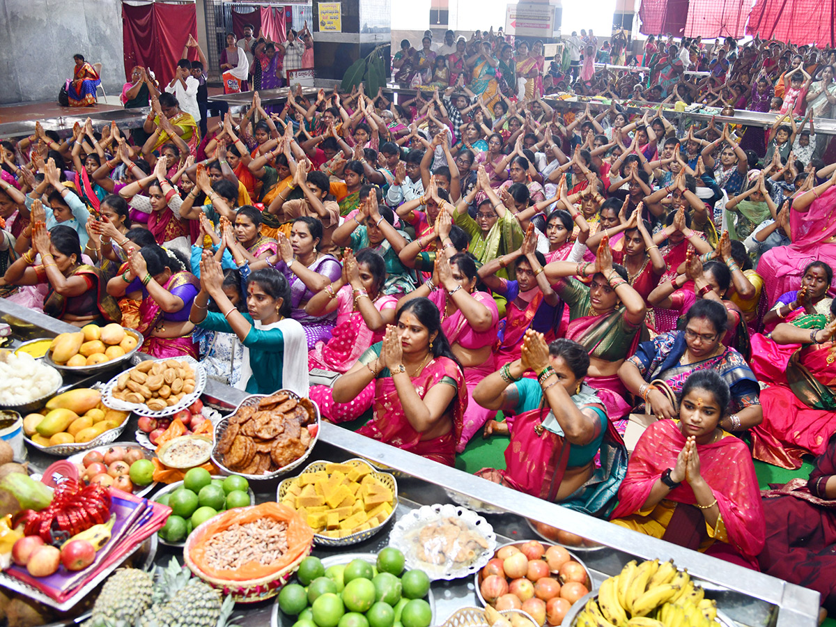 Vijayawada_20Grandeur_20Ashadam_20Sare_20At_20Indrakeeladri_20Temple__20_282_29.jpg 2