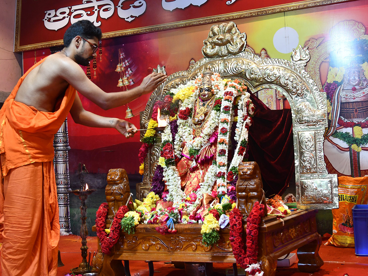 Vijayawada_20Grandeur_20Ashadam_20Sare_20At_20Indrakeeladri_20Temple__20_283_29.jpg 3
