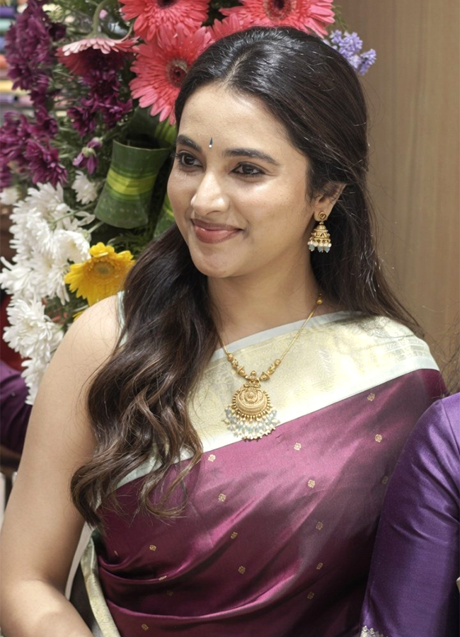 Actress_20Priyanka_20Mohan_20Fashion_20Mall_20Grand_20Opening_20At_20ECIL__20_2811_29.jpg 11
