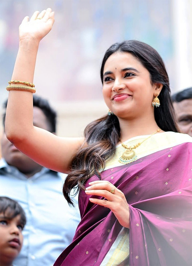 Actress_20Priyanka_20Mohan_20Fashion_20Mall_20Grand_20Opening_20At_20ECIL__20_2816_29.jpg 16