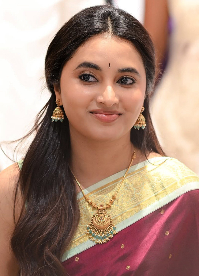 Actress_20Priyanka_20Mohan_20Fashion_20Mall_20Grand_20Opening_20At_20ECIL__20_287_29.jpg 7
