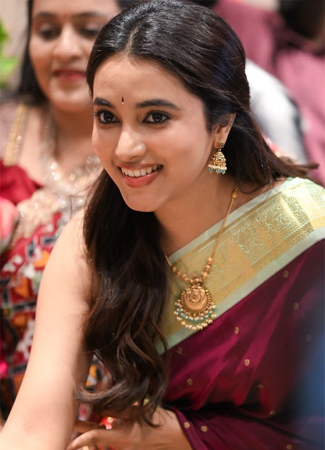 Actress_20Priyanka_20Mohan_20Fashion_20Mall_20Grand_20Opening_20At_20ECIL__20_288_29.jpg 8