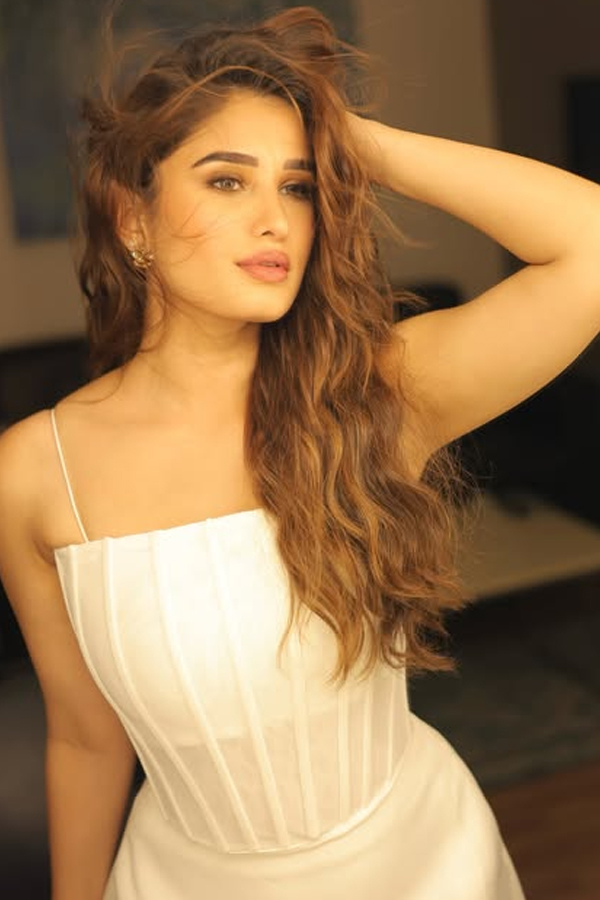 Actress_20Rasha_20Thadani_20Latest_20Stunning_20Photos_20_2812_29.jpg 13