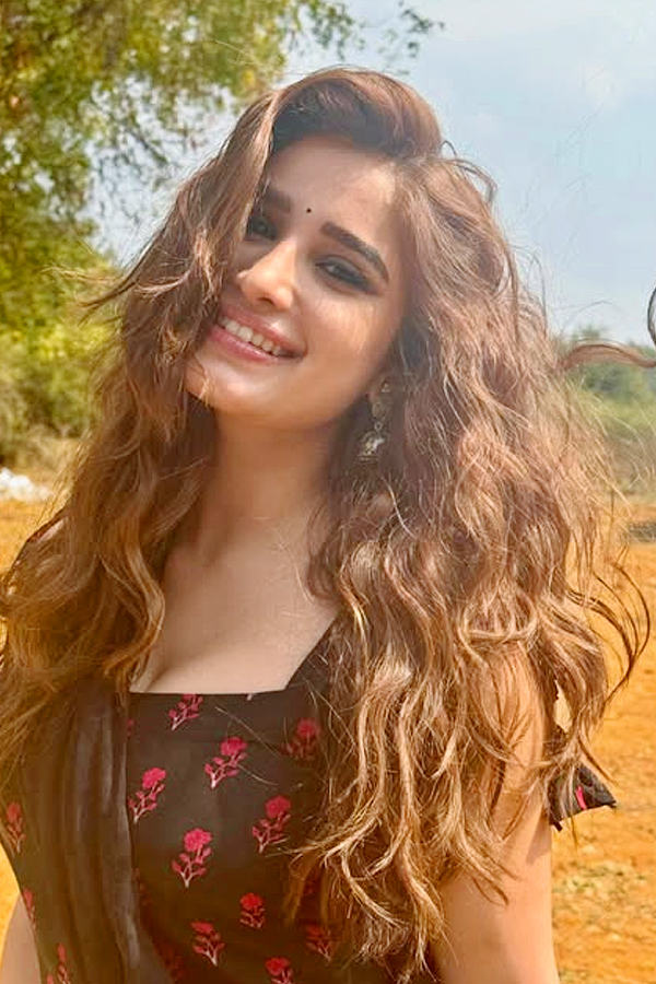 Actress_20Rasha_20Thadani_20Latest_20Stunning_20Photos_20_285_29.jpg 6