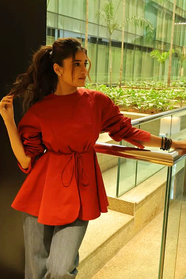 Actress_20Rasha_20Thadani_20Latest_20Stunning_20Photos_20_287_29.jpg 8