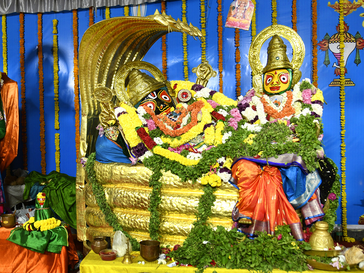 Devotional_20_20Huge_20Devotee_20Rush_20Tholi_20Ekadashi_202026__20_2814_29.jpg 14