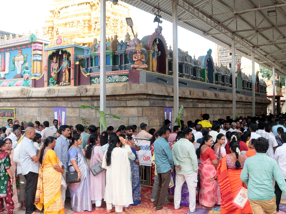 Devotional_20_20Huge_20Devotee_20Rush_20Tholi_20Ekadashi_202026__20_283_29.jpg 3