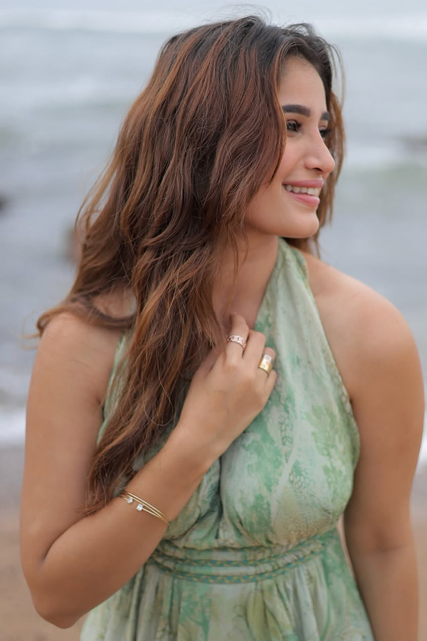 Actress_20Rasha_20Thadani_20Stunning_20Photos_20_2817_29.jpg 18