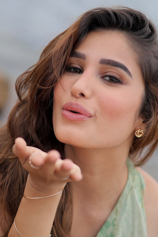 Actress_20Rasha_20Thadani_20Stunning_20Photos_20_2820_29.jpg 21