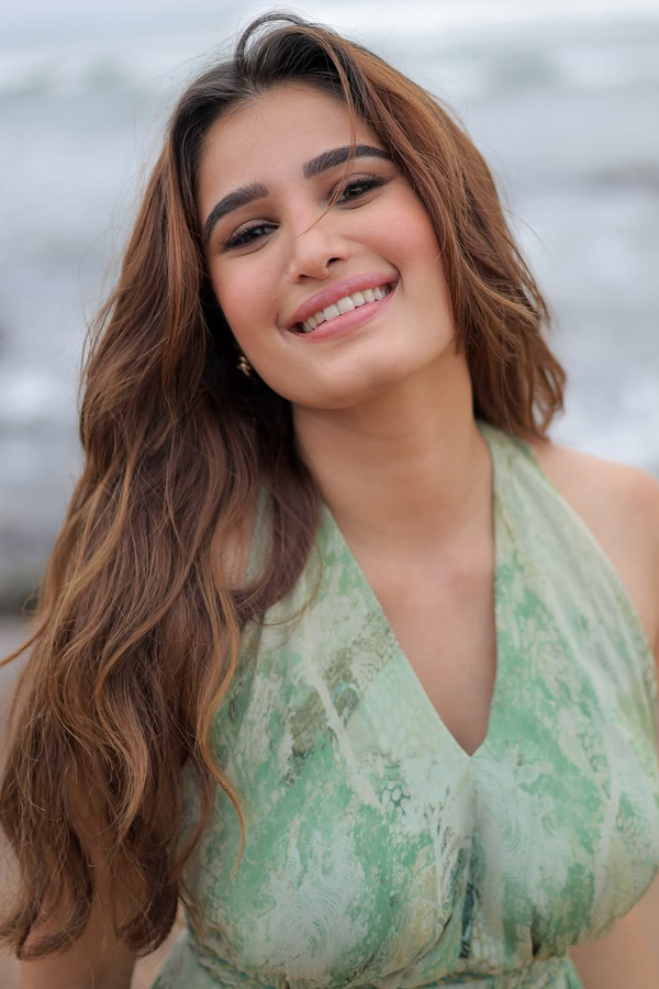 Actress_20Rasha_20Thadani_20Stunning_20Photos_20_283_29.jpg 4