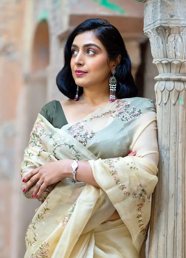 Padmapriya_20Janakiraman_20_2812_29.jpg 12