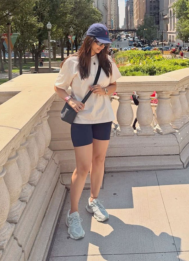 Actress_20Meenakshi_20Chaudhary_20America_20Trip_20Viral_20Photos__20_285_29.jpg 5