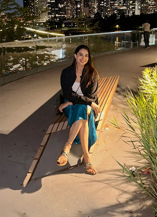 Actress_20Meenakshi_20Chaudhary_20America_20Trip_20Viral_20Photos__20_286_29.jpg 6