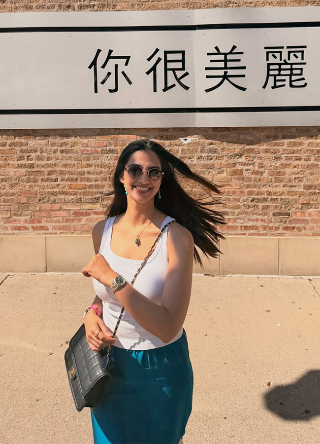 Actress_20Meenakshi_20Chaudhary_20America_20Trip_20Viral_20Photos__20_289_29.jpg 9