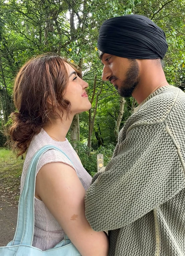 Arshdeep_20Singh_20Confirms_20Relationship_20With_20Girlfriend_20Samreen_20Kaur_2C_20Unseen_20Photos_20Trending__20_2819_29.jpg 19